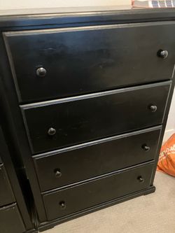 4 cabinet wood drawe