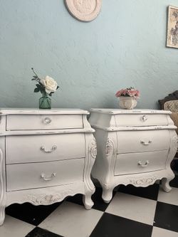 Bombay style 2 nightstands