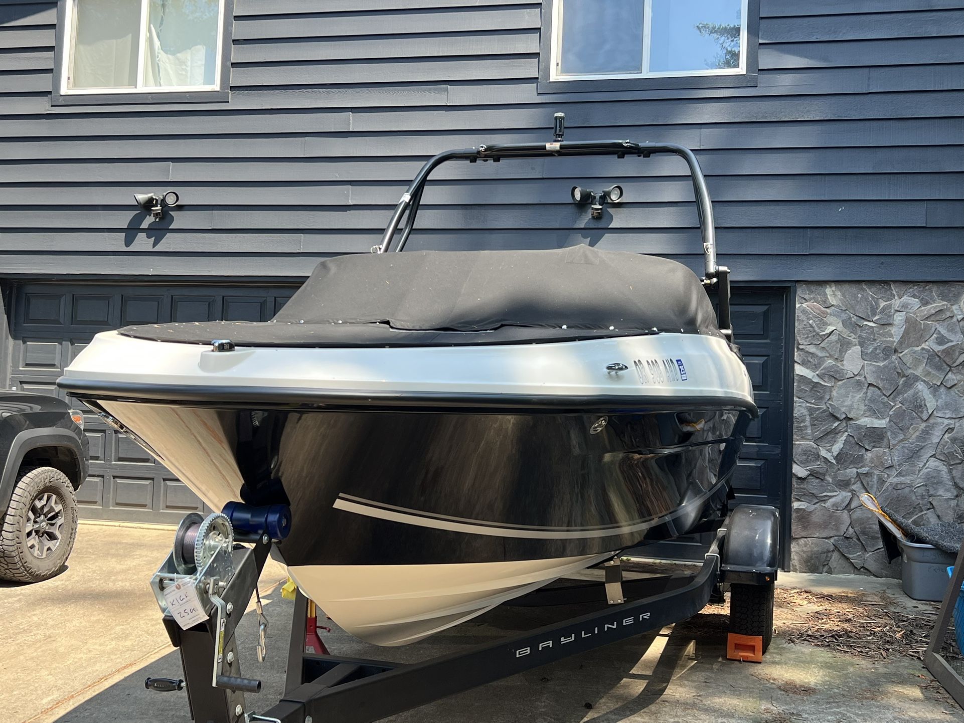 2021 Bayliner VR4 19 ft