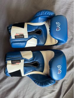 Rival RS2V 12 oz boxing gloves