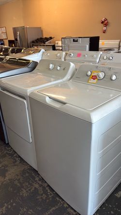Nice like new Hotpoint washer and gas dryer