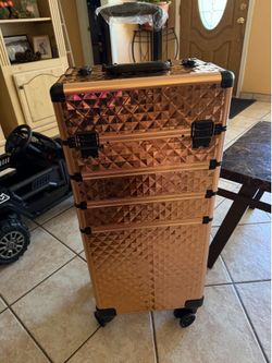 Rolling makeup case