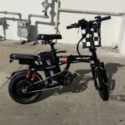 DDC SPORT FOLDING EBIKE 700W PEAK- 28 MPH-28-45MILES RANGE-ALARM