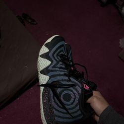Kyrie 4 RARE PE SIZE 13 Like 12.5