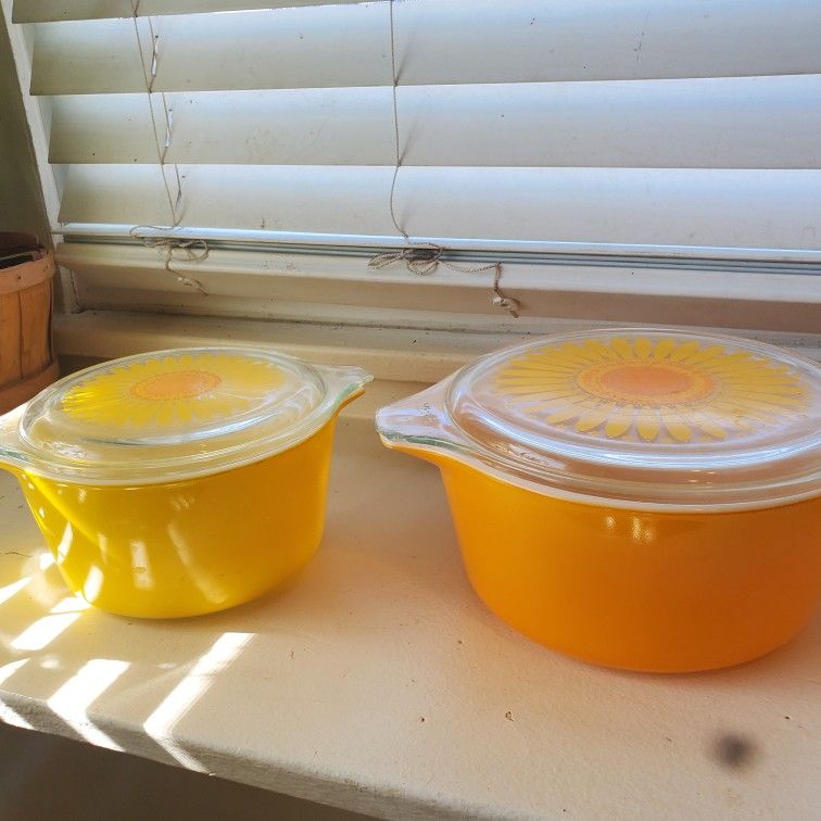 Yellow Daisy Vintage Pyrex Collection