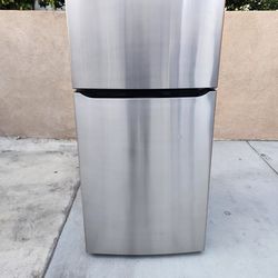 ✳️3MONTHS WARRANTY 33X33X68 LG REFRIGERATOR 23CUFT SILVER