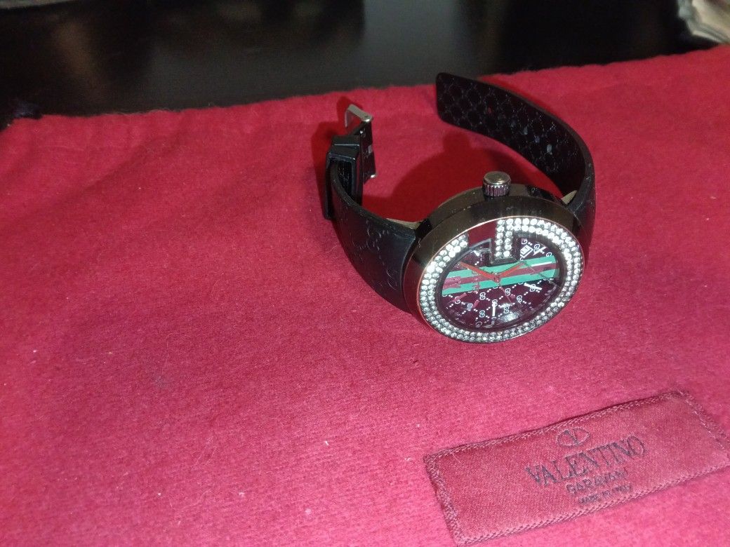 Unisex Diamond Gucci Watch