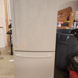 GE Refrigerator 