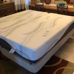 Denver Mattress Like New twin XL That Make An Adjustable King