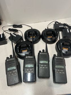 Lot of 4 Motorola CP185 UHF 4W 16CH Two Way Radios With Batteries