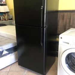 R. E. F. R. I. G. E. R. A. D. O. R. 