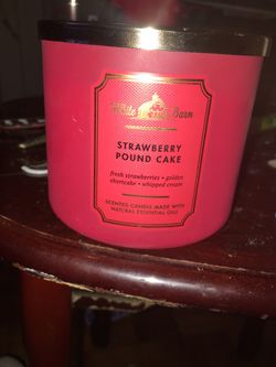 Bath & Body Works Strawberry Pound Cake Candle