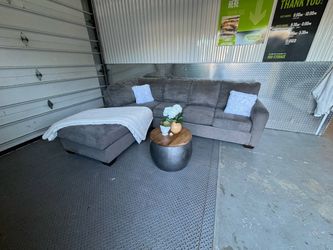 Free delivery - Gorgeous Gray Ashleys Furniture Modern Sectional L-Piece Chaise sofa