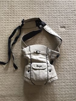 Snuggling baby carrier