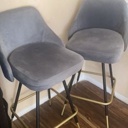 Grey Velvet Bar Stools —- Get This Deal 🔥