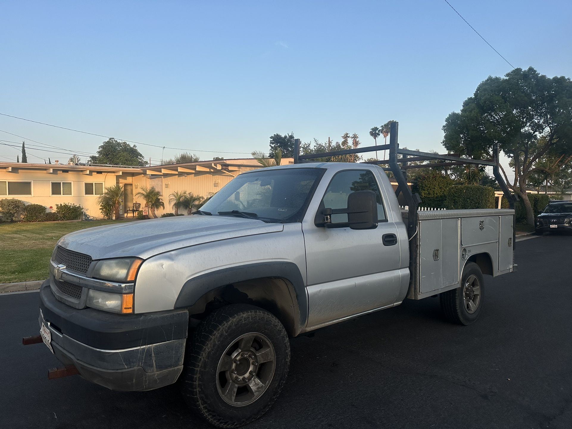 chevy Silverado utility truck 3/4 Ton , 6.0 ls Service Bed Pickup Truck Work Truck Troka Camioneta