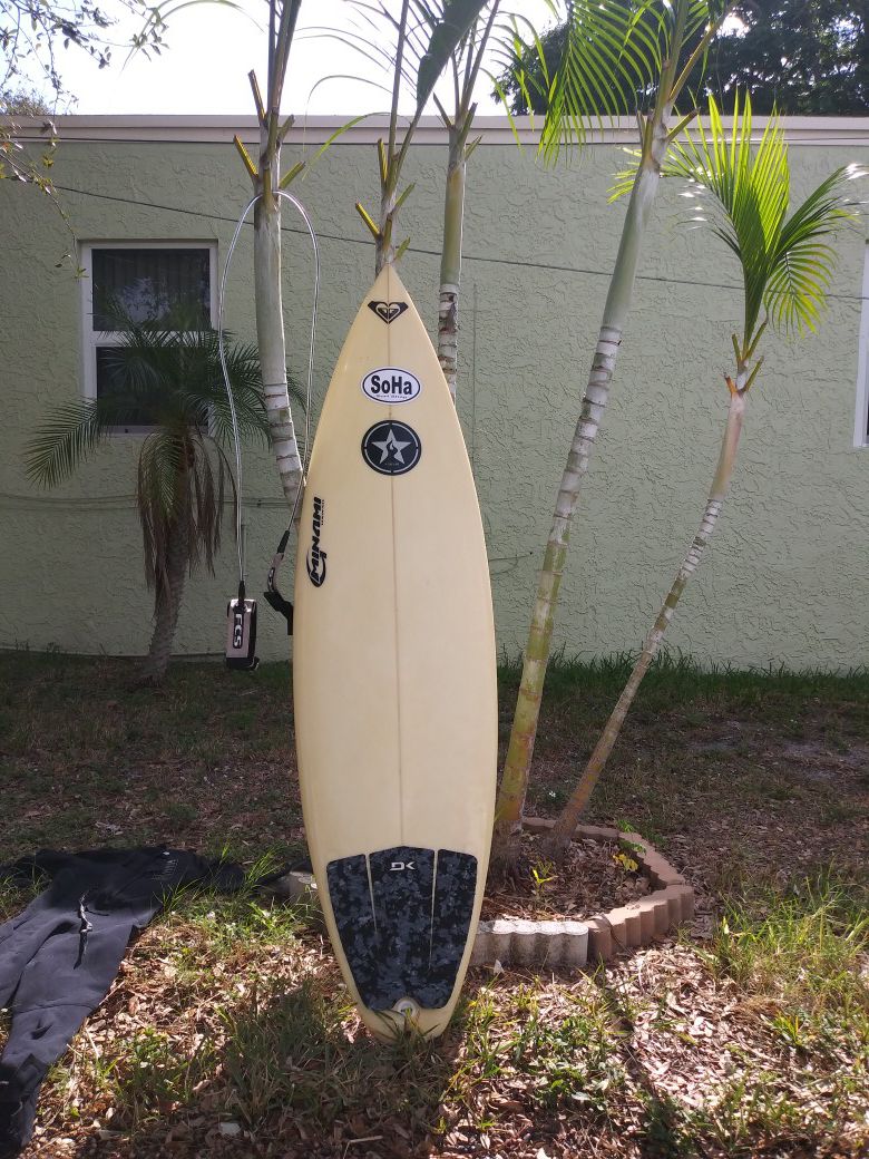 Surfboard 5/11 + fins +leash