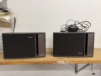 Bose Model 141 bookshelf speakers