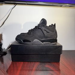 Black cat Jordan 4’s