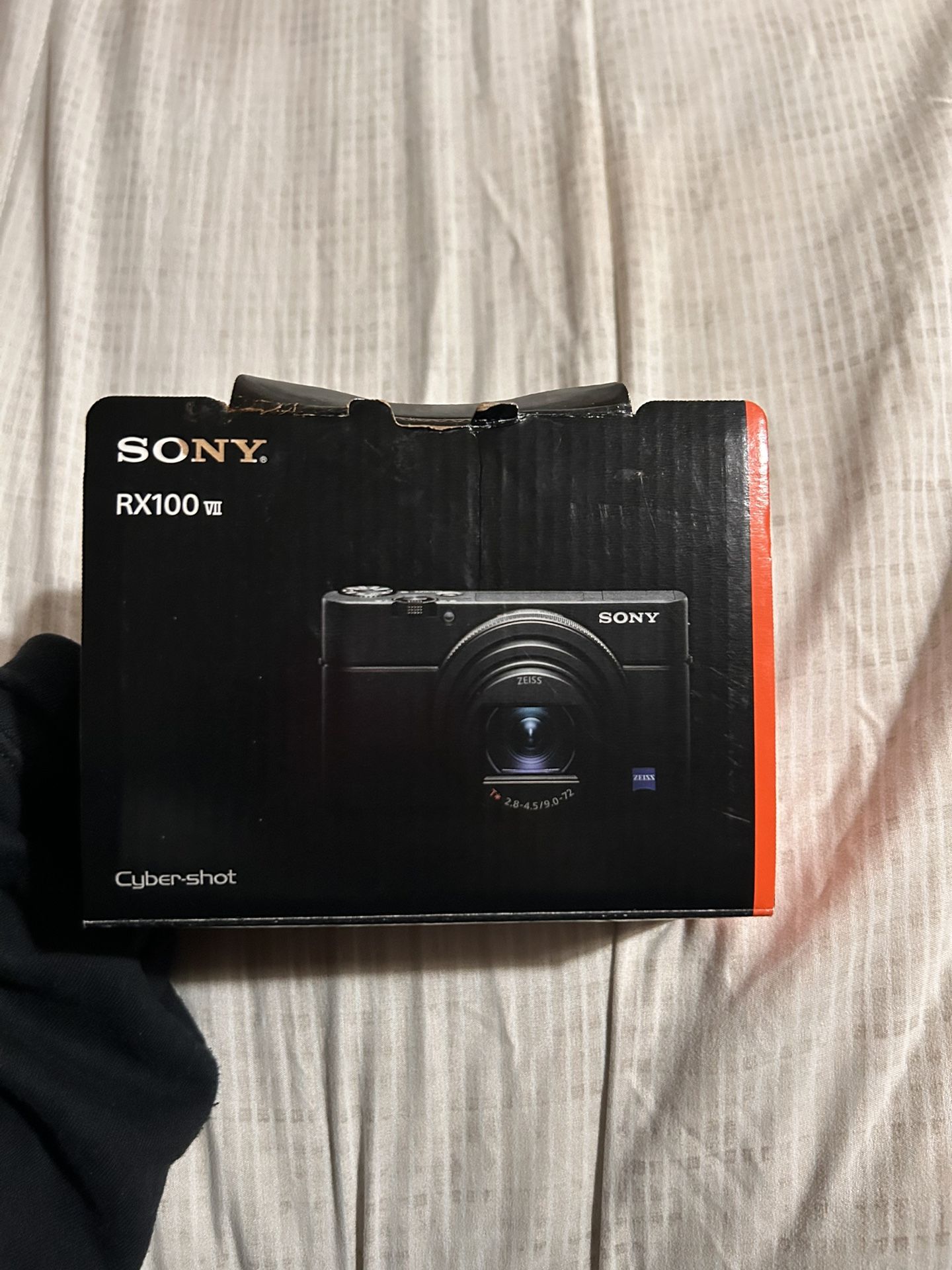 sony RX100 VII , black , open box