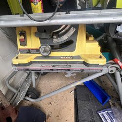 Ridgid 10" Table Saw And Wheeled Stand