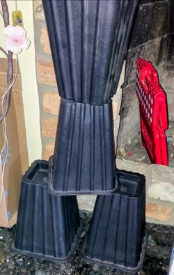 Black Plastic Bed Risers Set