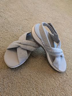 Clarks Arla Belle Grey Sandals, Textile Crossover Strap & Soft Cushioned Footbed~Womens Size 10 M