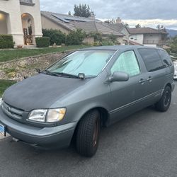 1999 Toyota Sienna