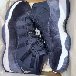 *NEW NEVER WORN* Jordan 11 Midnight Navy Velvet Women Size 7