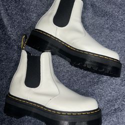 Dr.Martens 2976 SMOOTH LEATHER PLATFORM CHELSEA BOOTS