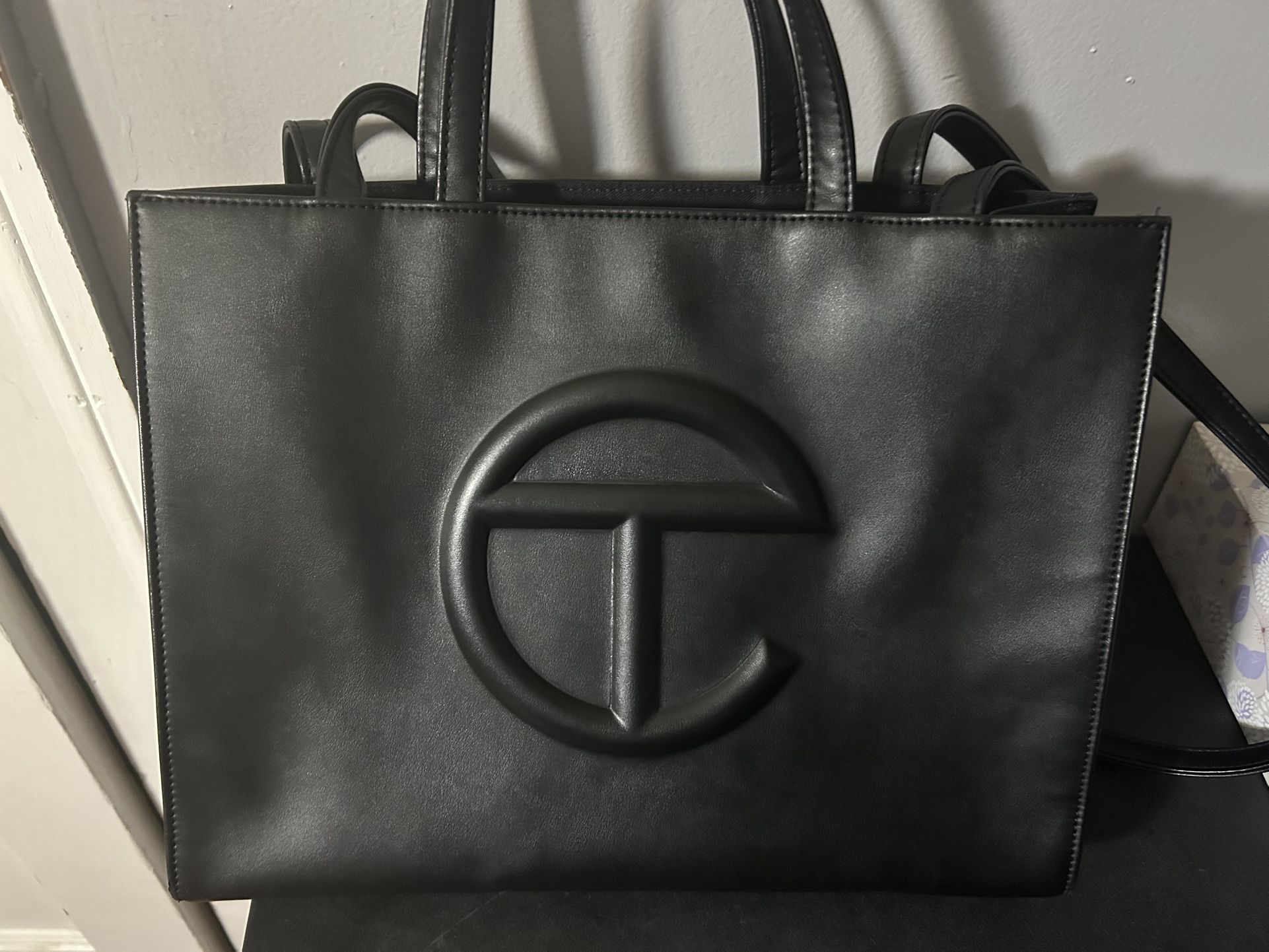 Medium telfar purse