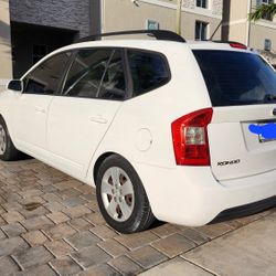 2009 KIA Rondo