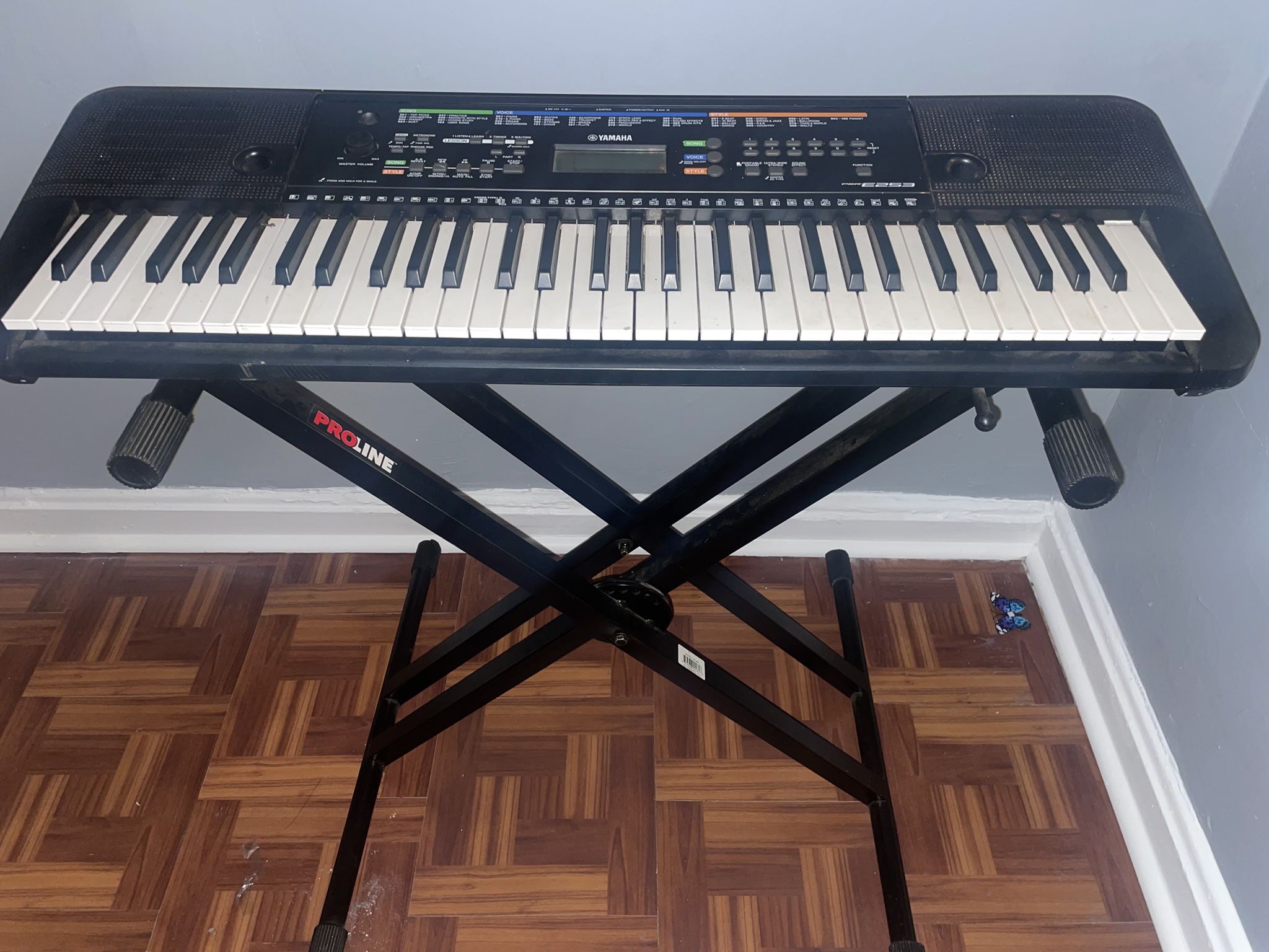 Yamaha Psr-e253 61-Key Portable Keyboard