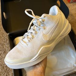 Kobe VIII size 3.5Y