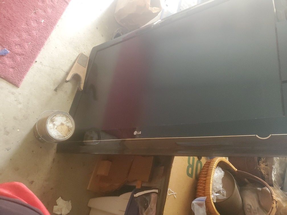 52in LG TV