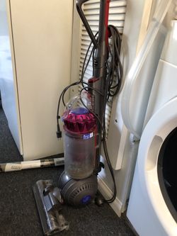 Dyson Animal ball vacuum with accessories