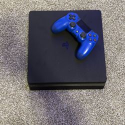 PS4 (Slim)