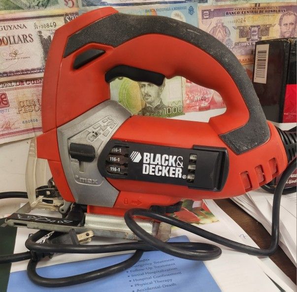 Black & Decker Jigsaw JS600 With Case