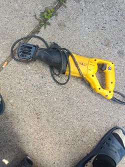 DeWalt Saw