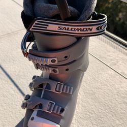❄️ NEW Salomon Women’s Ski Boots (Size 6 / 23.5) + Mountainsmith Boot Bag – Ski Trip Ready ❄️