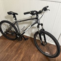 Giant Bike Size Medium 