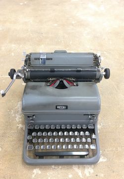 Antique ROYAL typewriter! Good working condition!