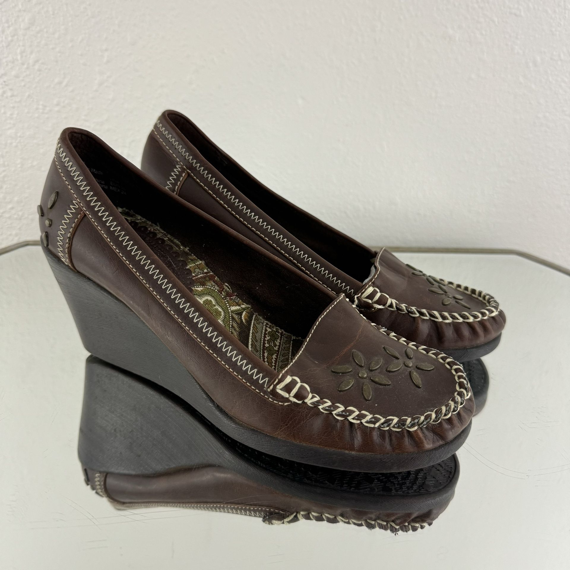 NOBO Vintage Y2K 2000s Brown Faux Leather Skip Academia Preppy Wedge Heels