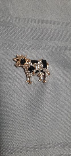 Gold & black cow shaped brooch, rhinestones.