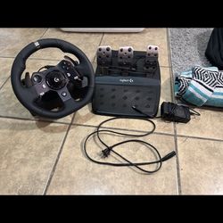 Logitech G920 Driving Force Racing Wheel And Pedals for Xbox One