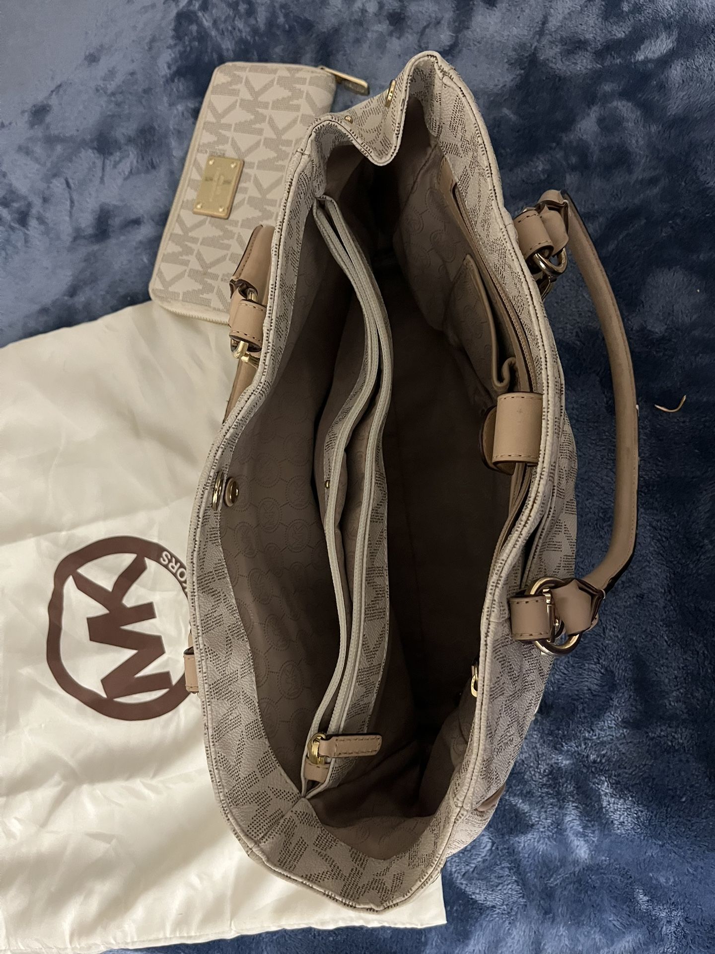 Micheal Kors Purse / Wallet