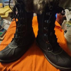 Brand New Waterproof Women's Size M4 With Boots With The Fur