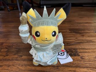 Pokemon Center Nintendo PIKACHU Plush Statue of Liberty Edition NY NYC New York