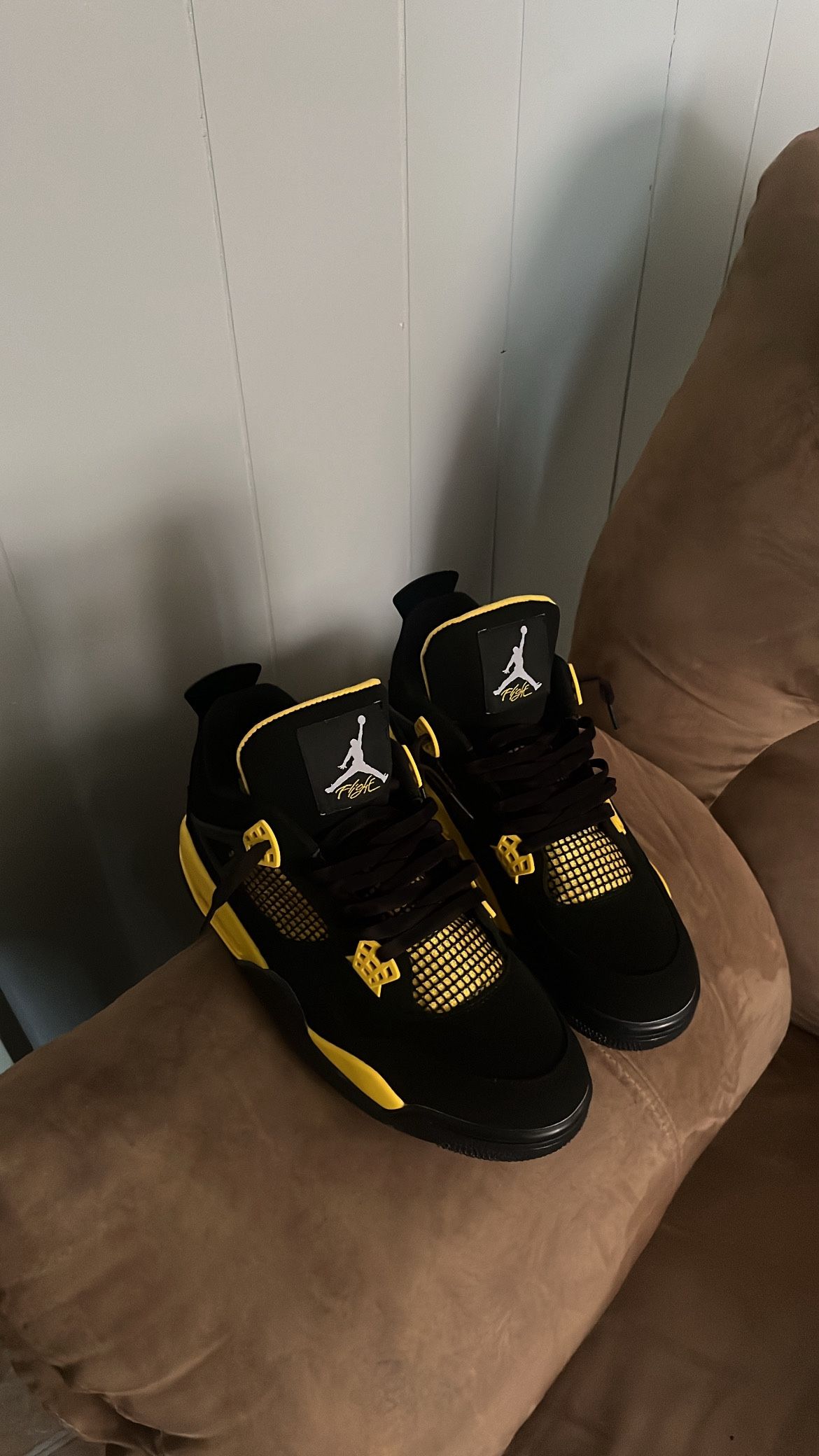 Air Jordan 4 Retro Thunder