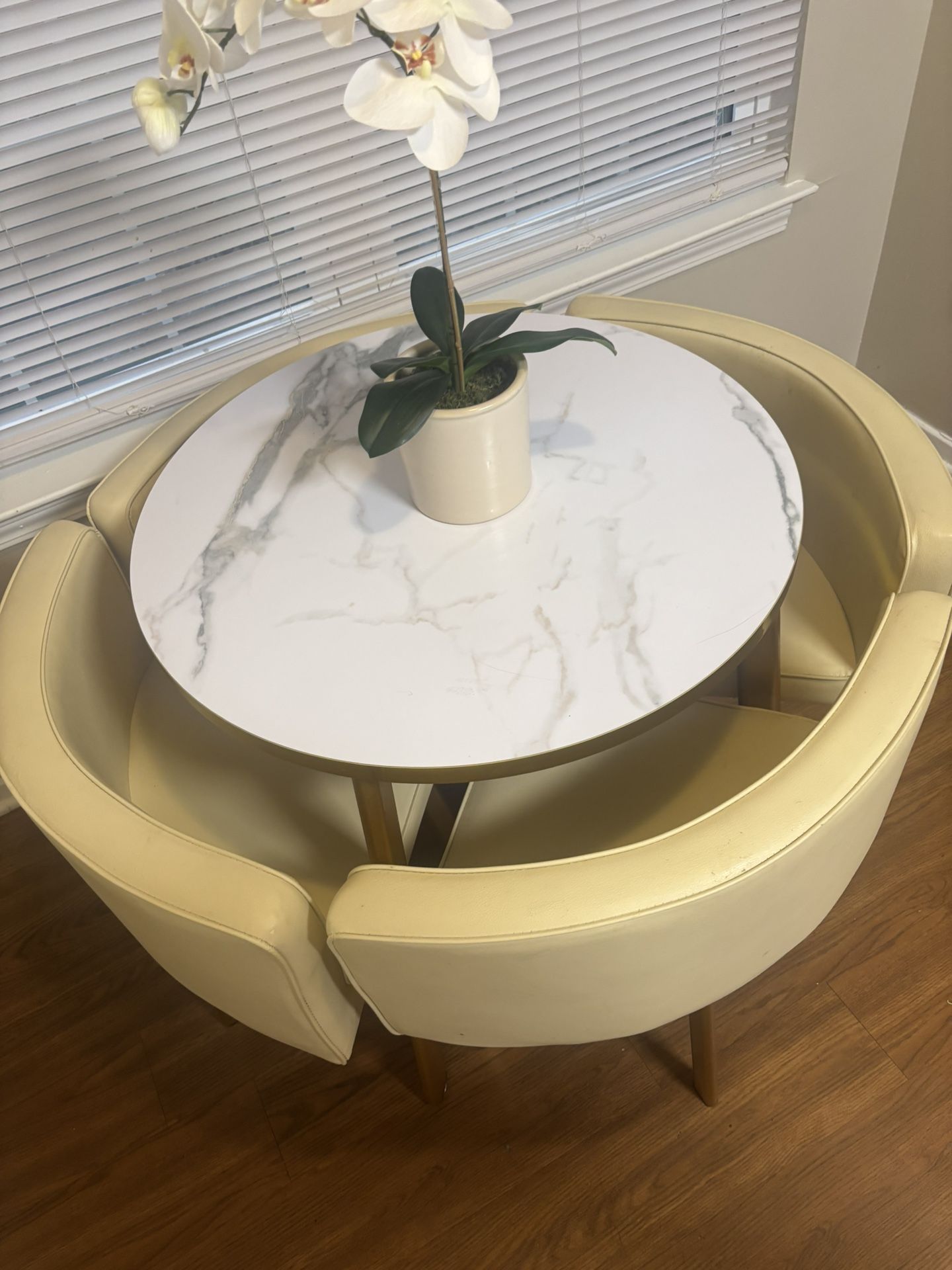Round Table Set With Chairs